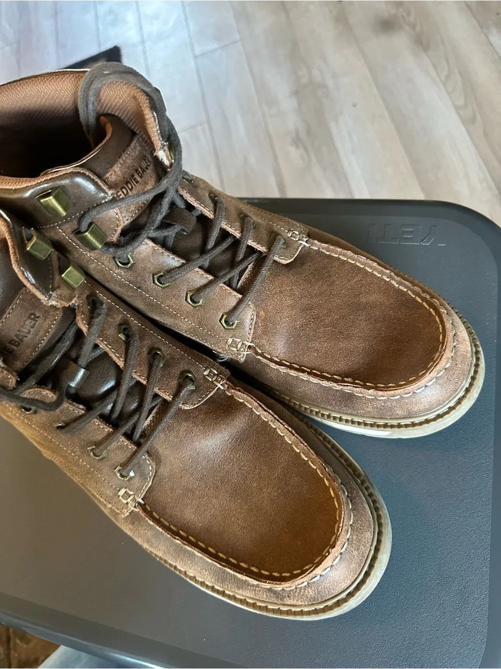 Eddie Bauer Men's Tan Brown Leather Chukka Boots